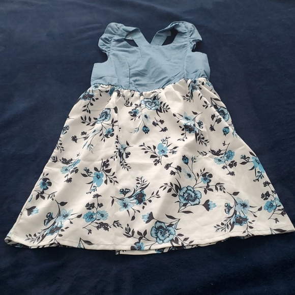 🌟🆕️ Adorable Girls Dress - Picture 1 of 11